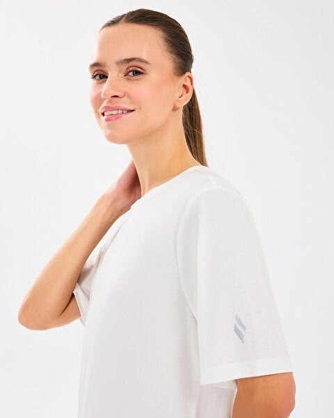 Skechers W Lounge Regular Crew Neck T-Shirt Beyaz Kadın T-Shirt