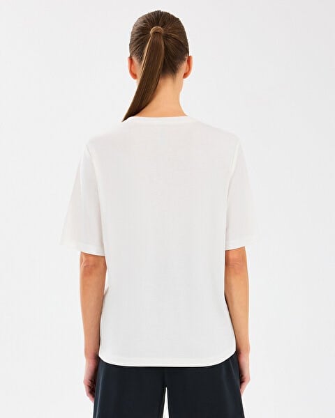 Skechers W Lounge Regular Crew Neck T-Shirt Beyaz Kadın T-Shirt