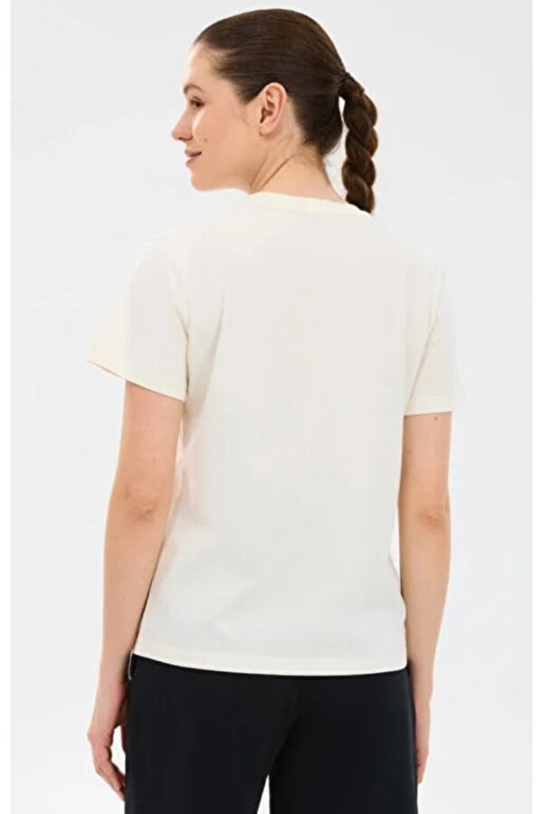 Skechers W Regular Fit Graphic T-shirt Beyaz Kadın T-Shirt