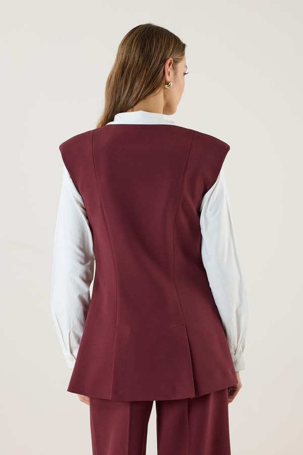 Bordo Yelek Pantolon Beyaz Gömlek Ofis Kombini