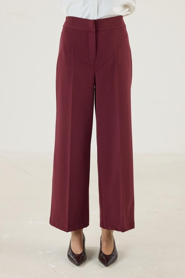 Bordo Yelek Pantolon Beyaz Gömlek Ofis Kombini