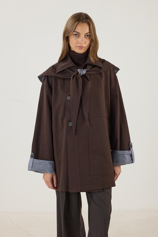 Kahverengi Atkı Trençkot Kombini