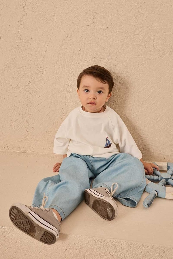 Reglan Kollu Nakışlı Çocuk Tshirt Ekru-Yelken Nakışlı