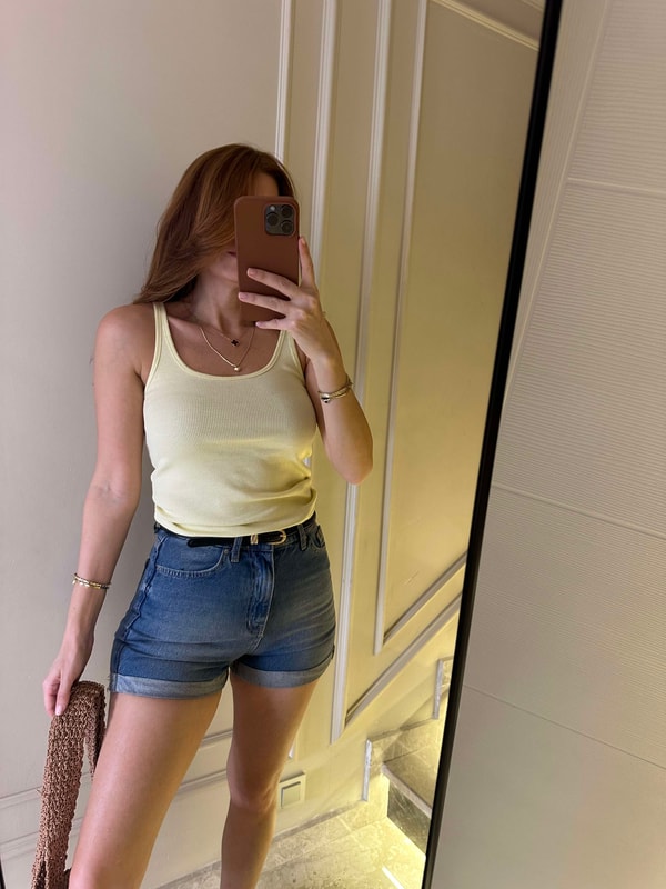 Açık Sarı Askılı Oyuk Bluz