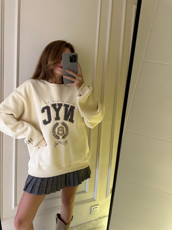 Bej NYC Nakışlı Sweatshirt
