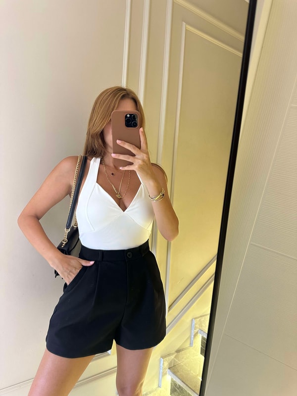 Beyaz Kalp Yaka Bodysuit Zıbın