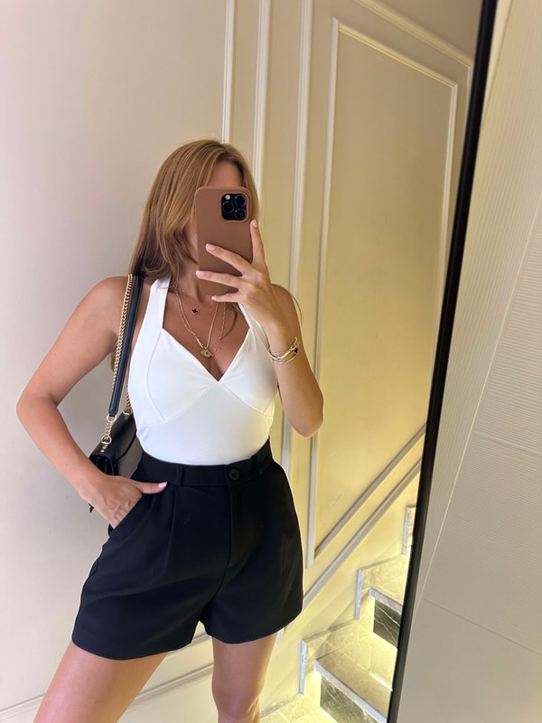 Beyaz Kalp Yaka Bodysuit Zıbın