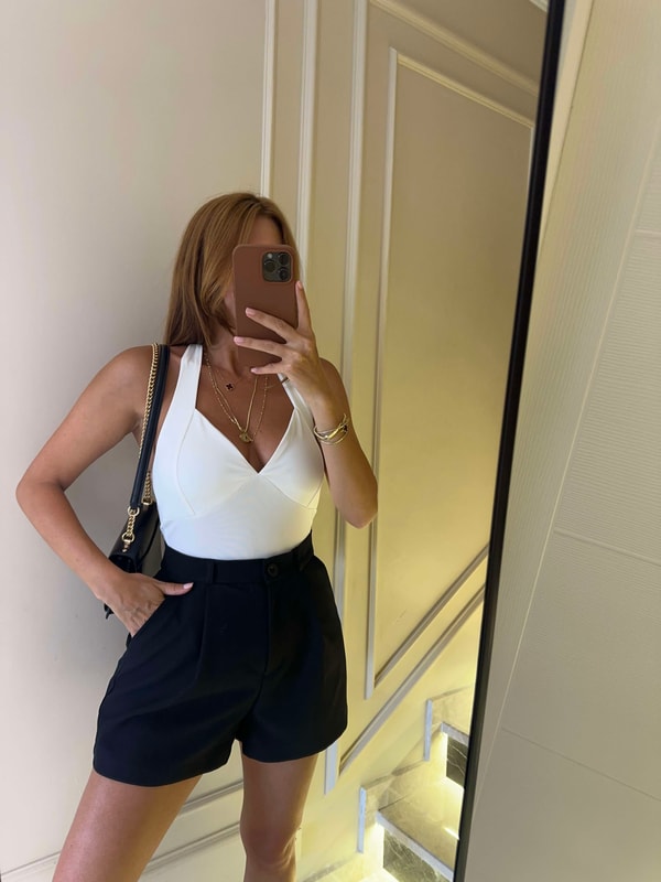 Beyaz Kalp Yaka Bodysuit Zıbın