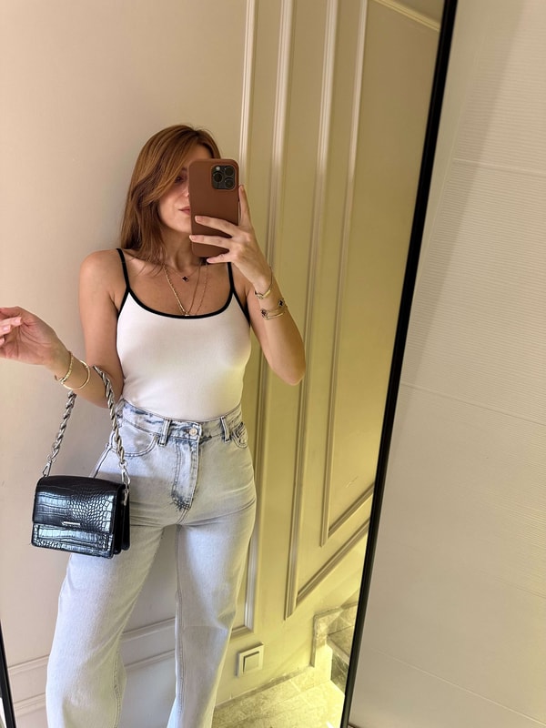 Beyaz Kontrast Şeritli Askılı Bluz