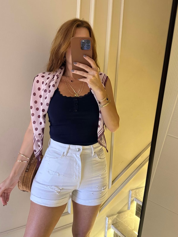 Beyaz Lazerli Paça Katlama Kot Şort