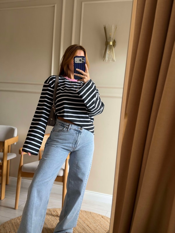 Boru Kol Çizgili Oversize Bluz - Siyah