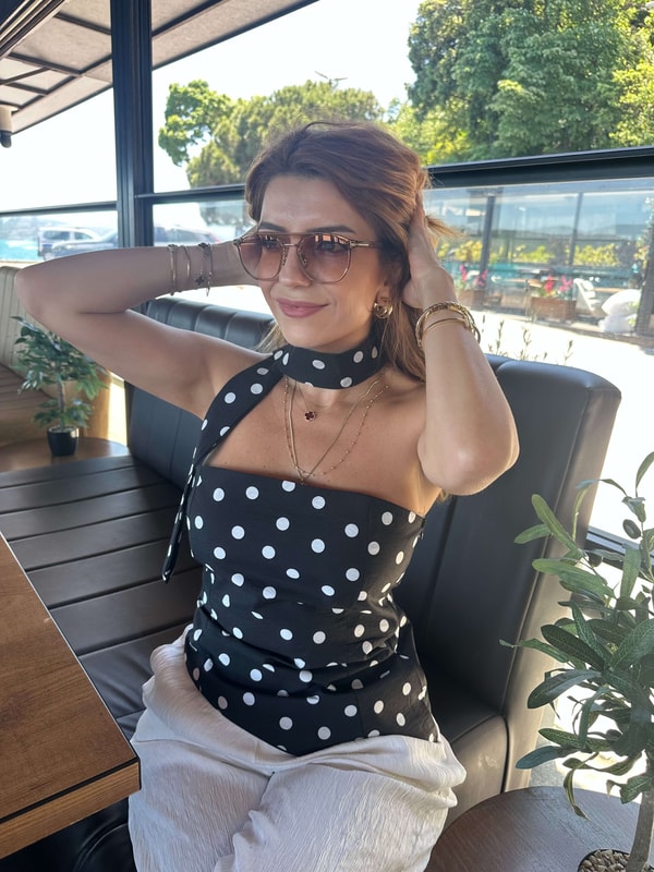 Fularlı Puantiye Desen Bluz