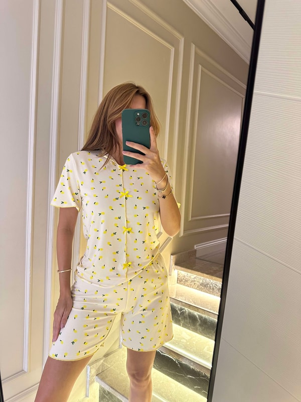 Kadın Fiyonklu Limon Desen Şortlu Pijama Takım