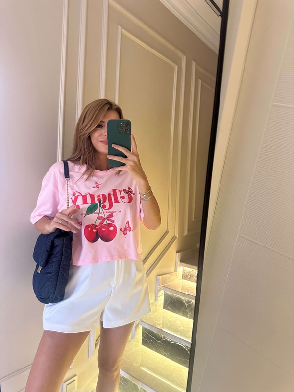 Kadın Pembe Kiraz Baskılı Kısa Kol Tişört