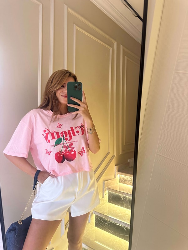 Kadın Pembe Kiraz Baskılı Kısa Kol Tişört