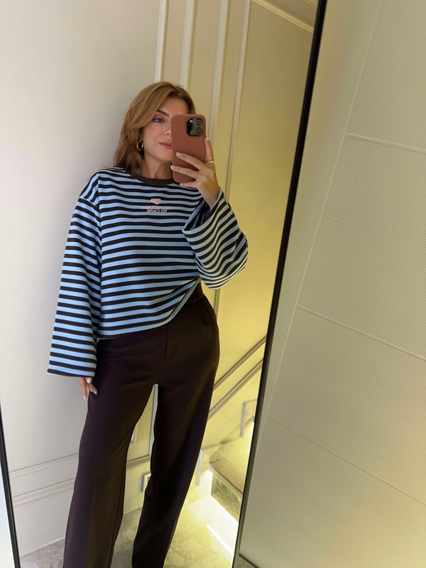 Kadın Too Focused Nakış Çizgili Sweatshirt - Mavi