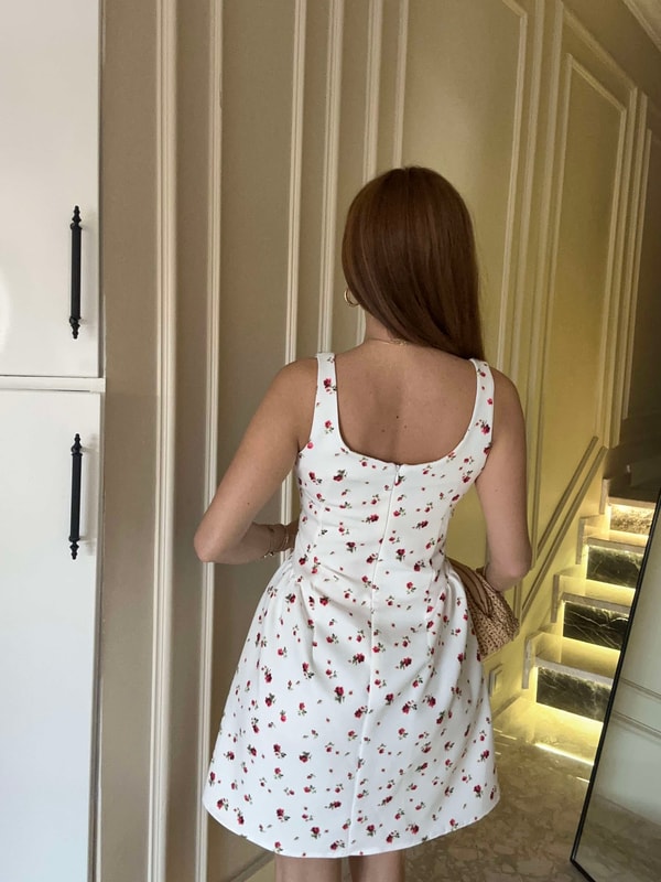 Kalp Yaka Askılı Çiçekli Elbise