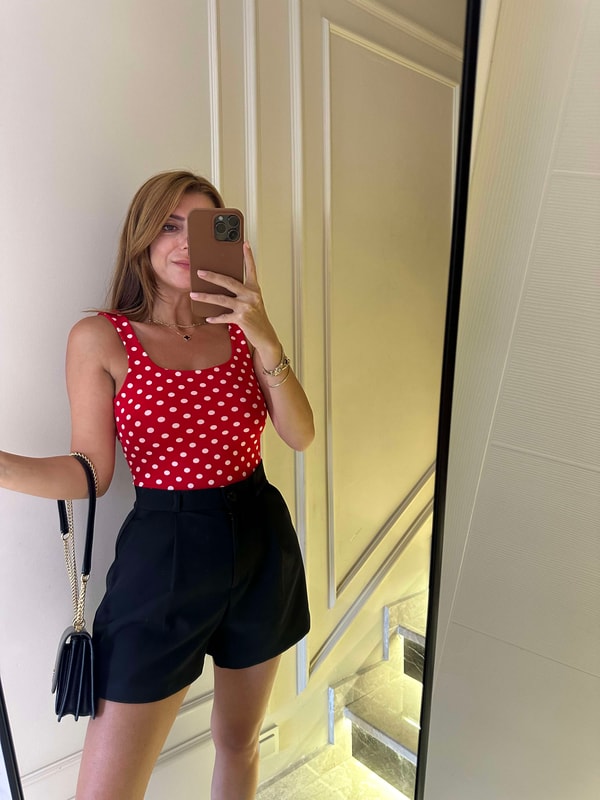 Kırmızı Puantiyeli Sırt Açık Bodysuit Zıbın