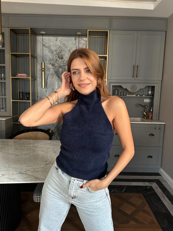 Lacivert Dik Yaka Sakallı Triko Bluz