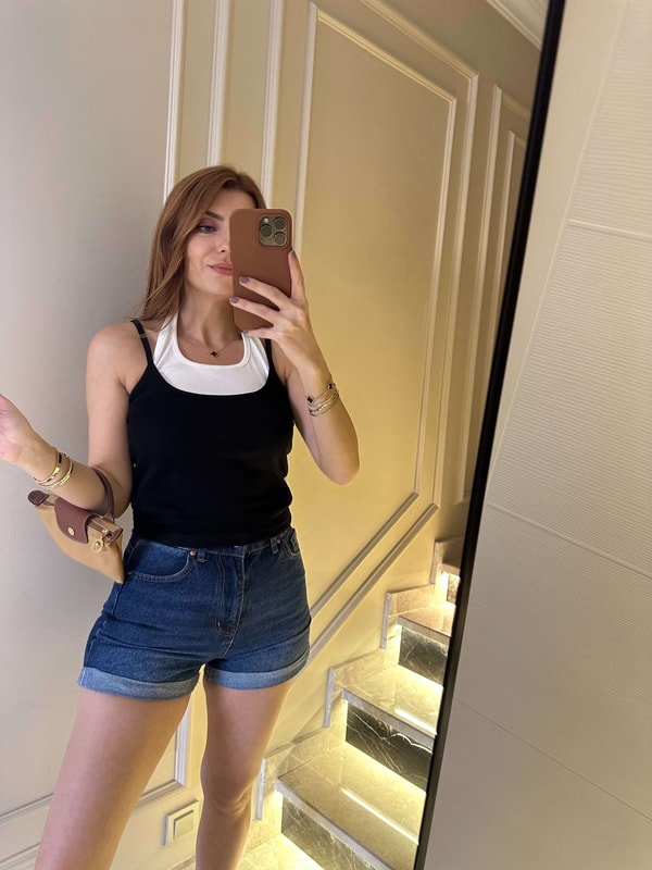 Siyah Boyundan Geçmeli İkili Bluz