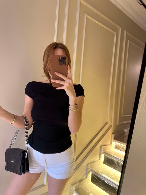 Siyah Kayık Yaka Fitilli Bluz