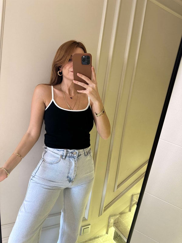 Siyah Kontrast Şeritli Askılı Bluz