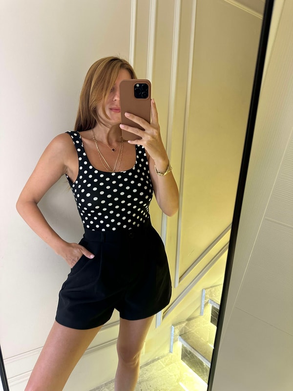 Siyah Puantiyeli Sırt Açık Bodysuit Zıbın