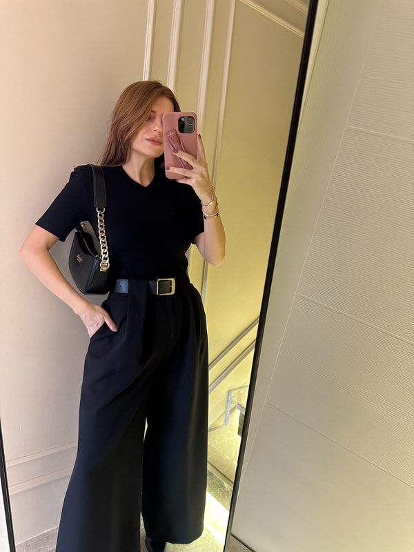 Siyah V Yaka Vatkalı Viskon Çıtçıtlı Bodysuit
