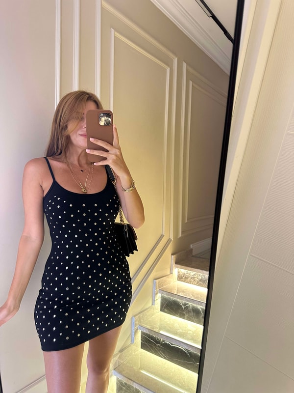 Siyah Zımbalı Mini Askılı Elbise