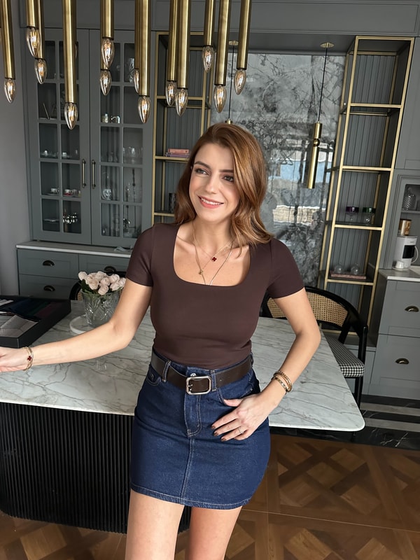 Kısa Kollu BluzAcı Kahve Kare Yaka Kısa Kol Bluz