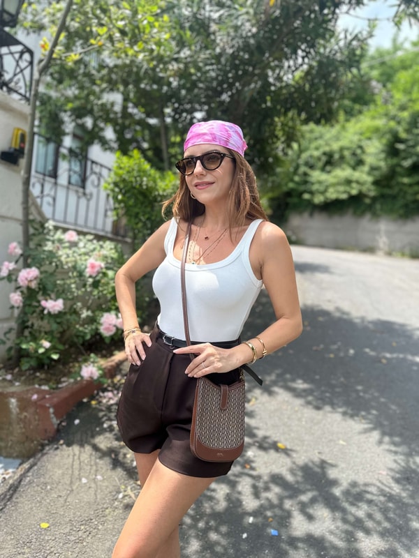 ŞortAcı Kahve Kemerli Pileli Kumaş Şort