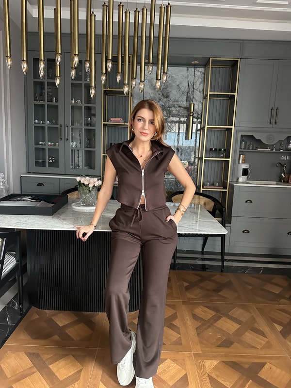 Pantolonlu TakımAcı Kahve Polo Yaka Kolsuz Fermuarlı Takım