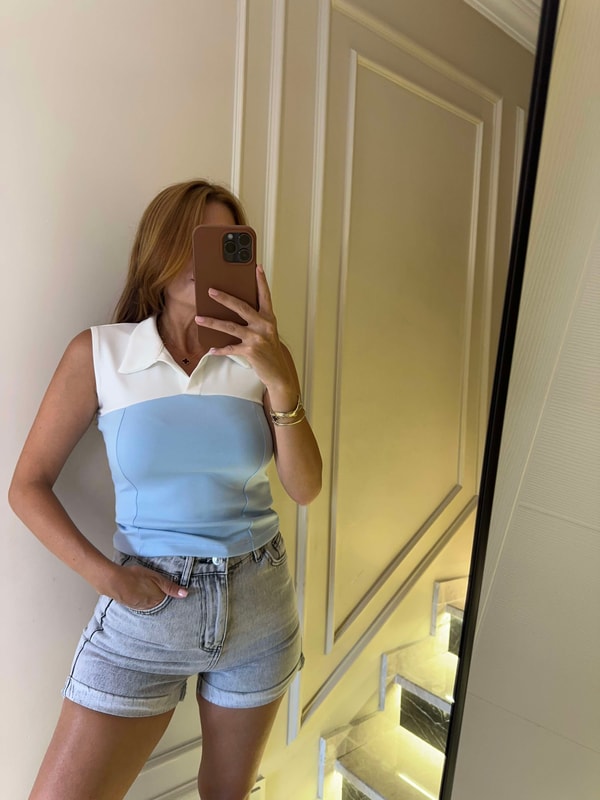 Sıfır Kol BluzBebe Mavi Garnili Polo Yaka Bluz