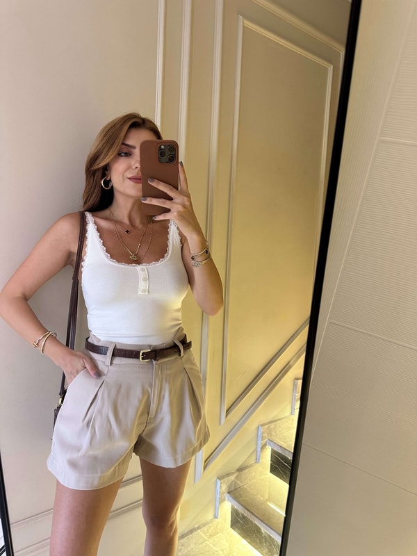 ŞortBej Kemer Detay Kumaş Şort