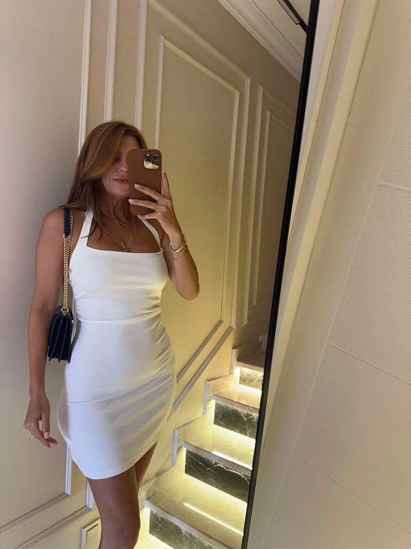 ELBİSEBeyaz Boyundan Geçme Sırt Açık Elbise