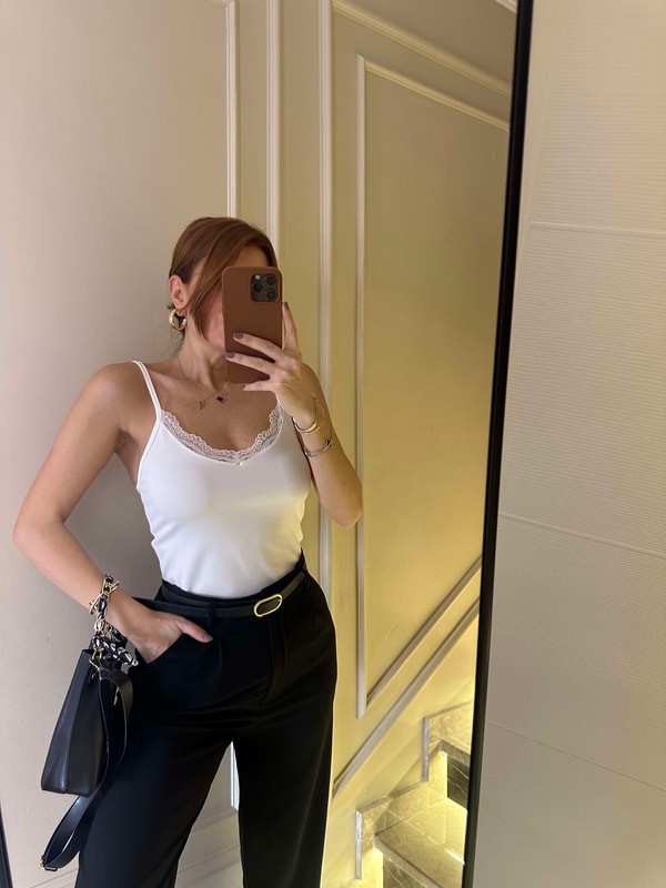 Askılı BluzBeyaz Dantel Detay Askılı Bluz