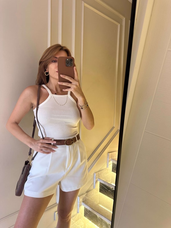 Crop BluzBeyaz Kare Askı Biyeli Crop