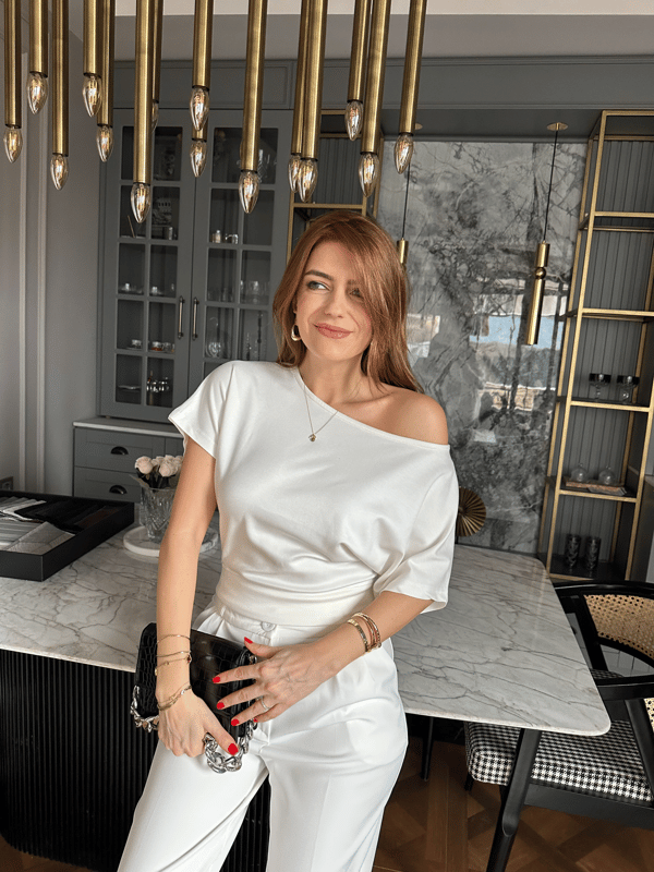 Kısa Kollu BluzBeyaz Kayık Yaka Kısa Kol Bluz