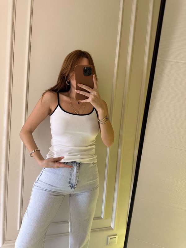 Askılı BluzBeyaz Kontrast Şeritli Askılı Bluz