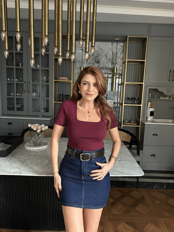 Kısa Kollu BluzBordo Kare Yaka Kısa Kol Bluz