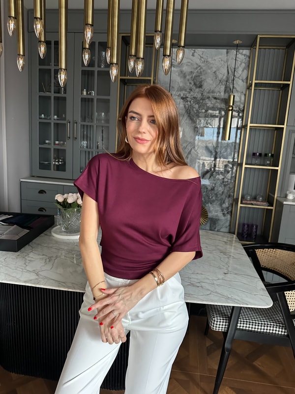 Kısa Kollu BluzBordo Kayık Yaka Kısa Kol Bluz