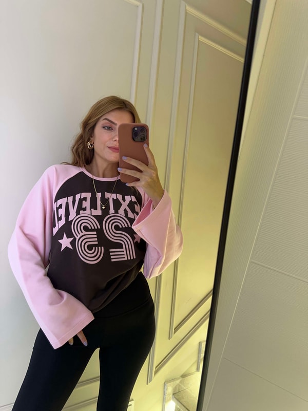 Baskılı SweatshirtKadın 23 Baskılı Çift Renk Sweatshirt - KahvePembe