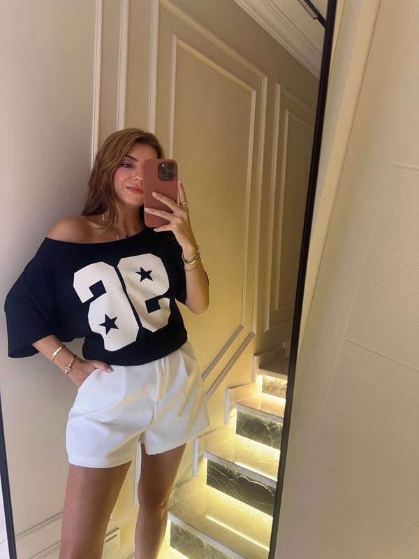 Kısa Kollu BluzKadın Siyah Kayık Yaka 96 Baskılı Bluz