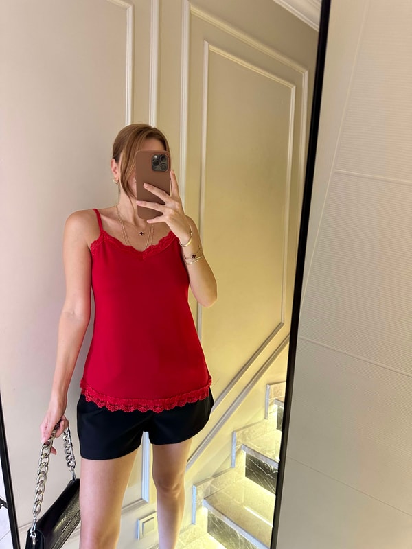 Askılı BluzKırmızı Dantelli Asimetrik Askılı Bluz