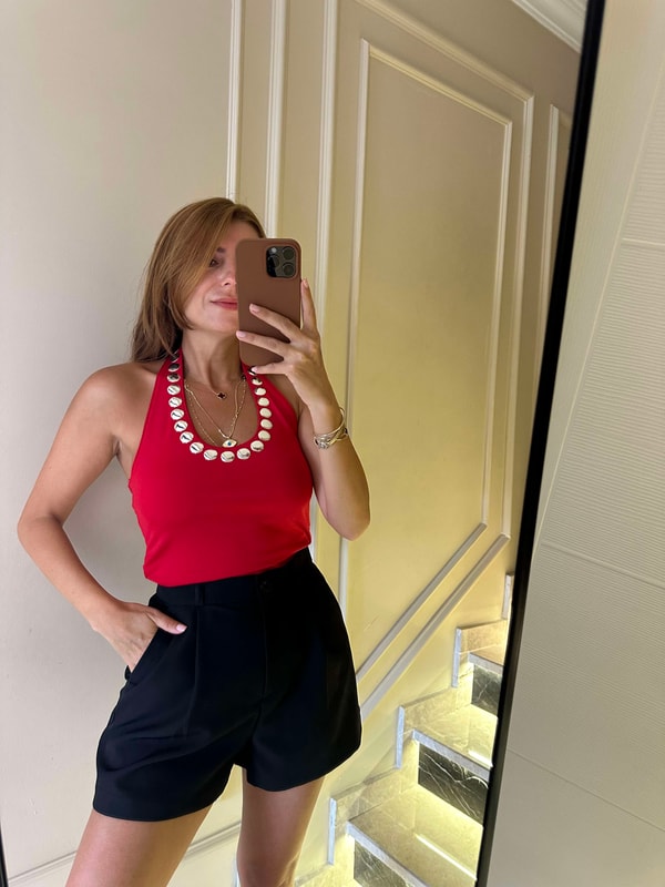 Crop BluzKırmızı Pullu Boyundan Geçmeli Crop Bluz