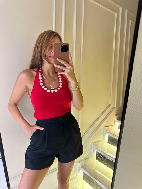 Crop BluzKırmızı Pullu Boyundan Geçmeli Crop Bluz