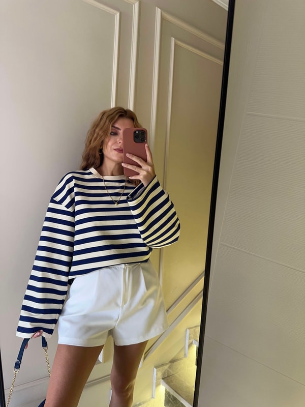 Bisiklet Yaka SweatshirtKrem Yaka Çizgili Kadın Sweatshirt - LacivertKrem