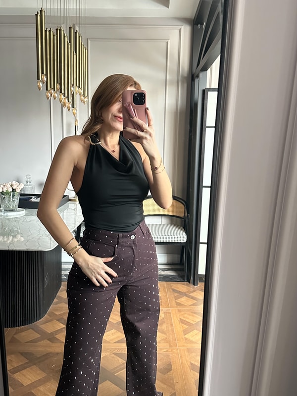 BluzSiyah Boyun Toka Detay Degaje Bluz