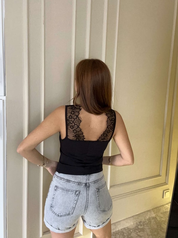 Askılı BluzSiyah Dalgıç Kumaş Dantel Detay Crop