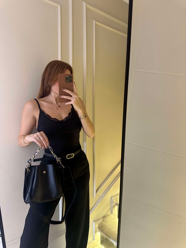 Askılı BluzSiyah Dantel Detay Askılı Bluz